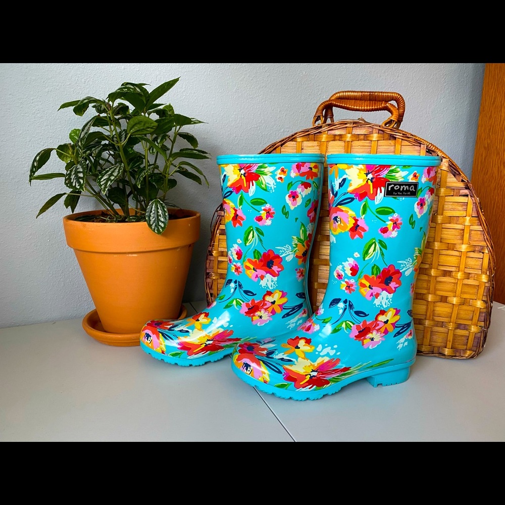 Blue Floral Roma Rain Boots (Size 7)
